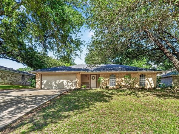 202 Laurel Street, Mansfield, TX 76063