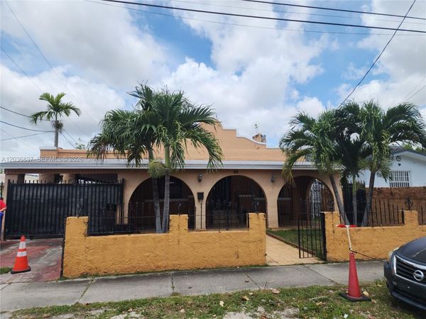 26 NW 24th Ct , Miami, FL 33125