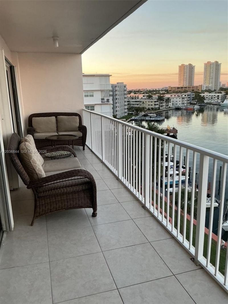 400 Golden Isles Dr, Unit 55, Hallandale Beach, FL 33009 Photo