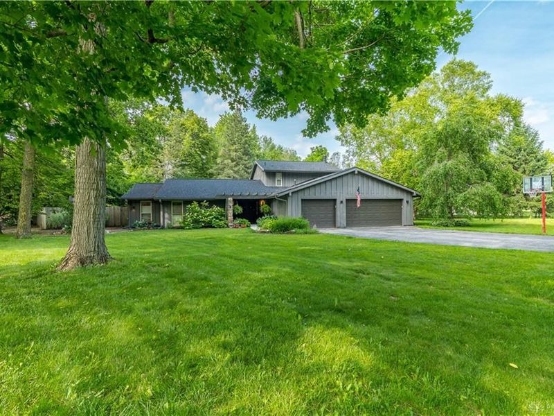 2425 Black Drive, Troy, OH 45373 Photo 2