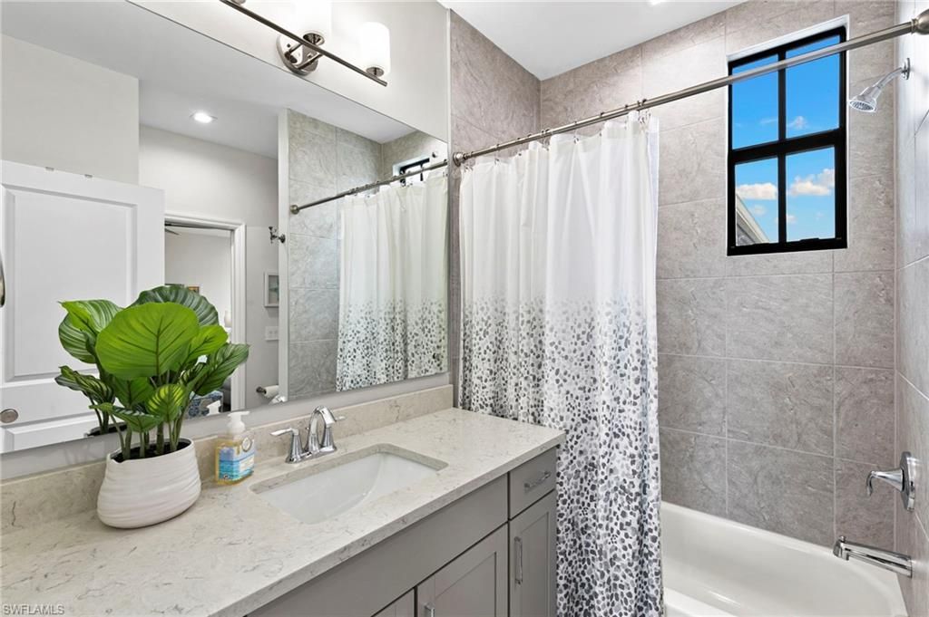 7490 Rockefeller Dr , Naples, FL 34119 Photo