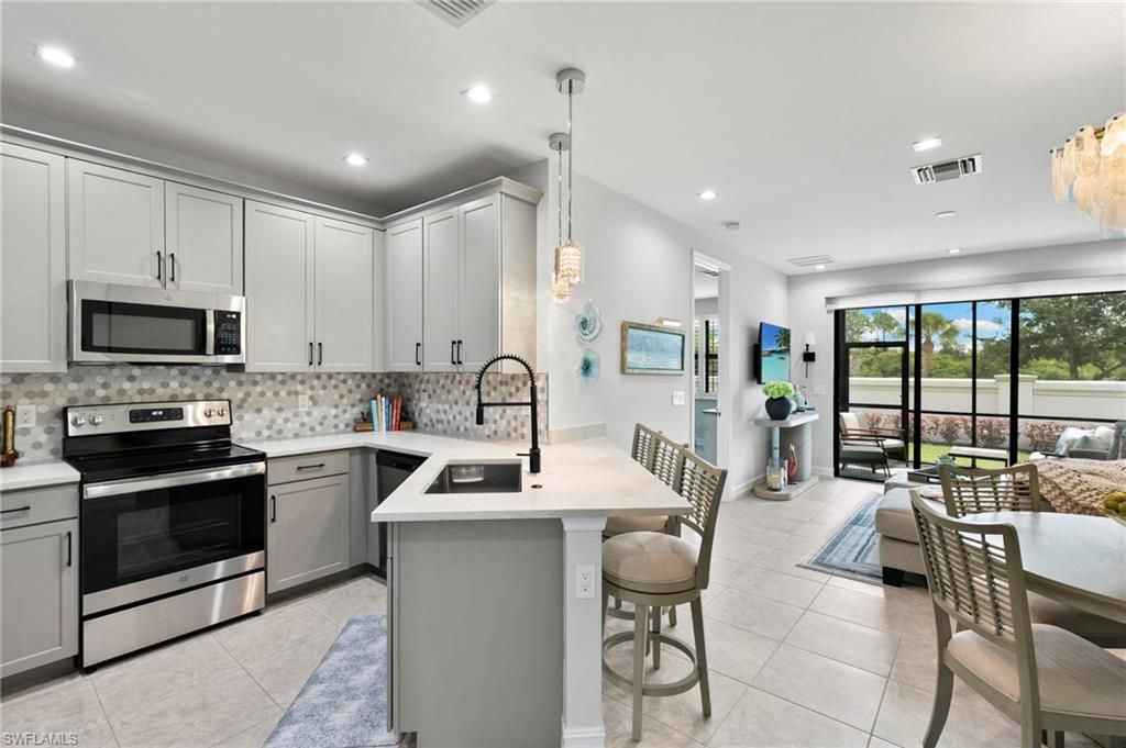 7490 Rockefeller Dr , Naples, FL 34119 Photo