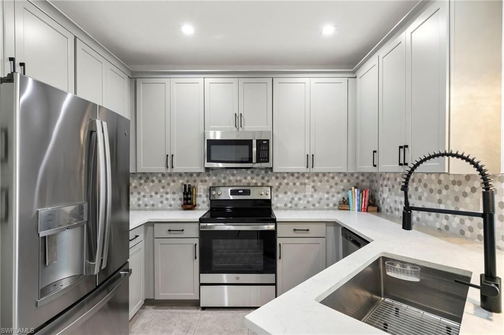 7490 Rockefeller Dr , Naples, FL 34119 Photo