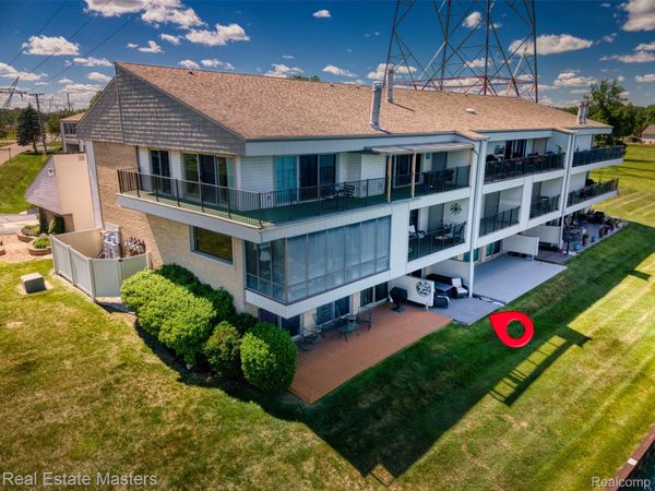 3997 River Road, Unit 4, East China Township, Mi 48054