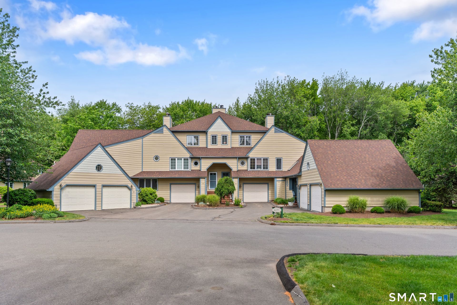 14 L Hermitage, Unit 14, Shelton, CT 06484 Main Photo