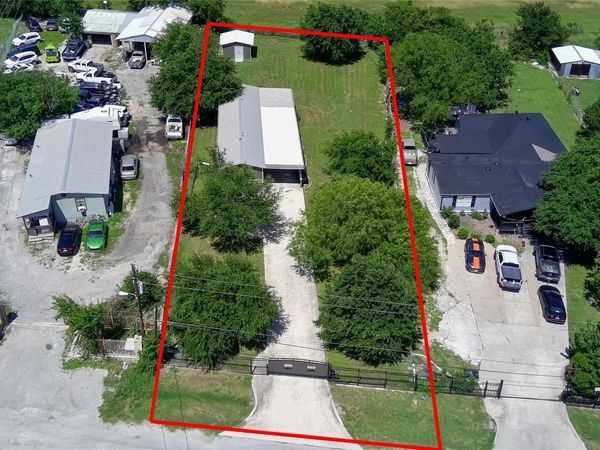 22 Niederwald DR , Kyle, TX 78640
