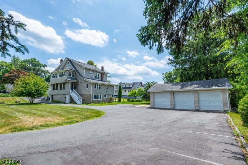 81 Lane Avenue, West Caldwell, NJ 07006 Main Photo