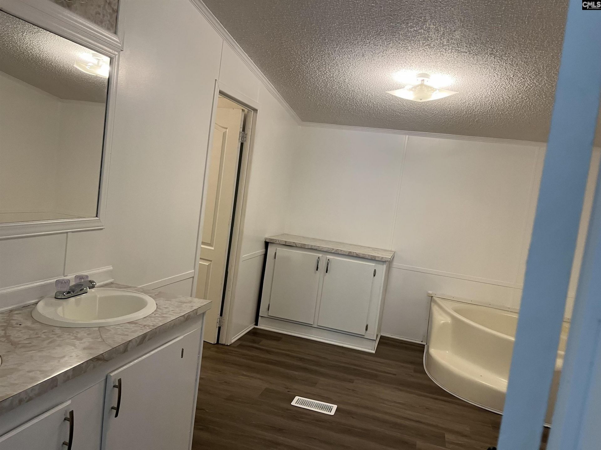 2091 W E Jeffcoat Rd Photo 21