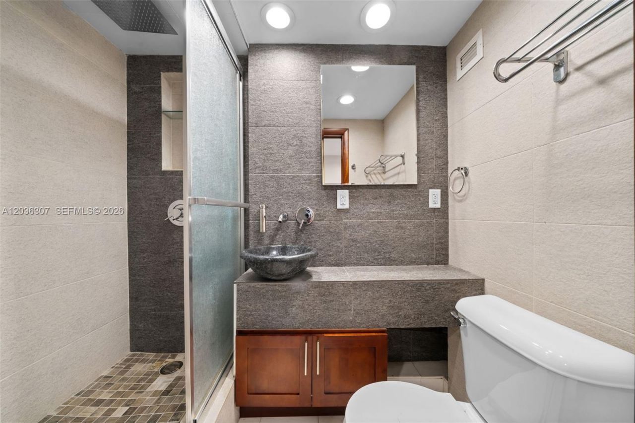 1228 West Ave, Unit 604, Miami Beach, FL 33139 Photo