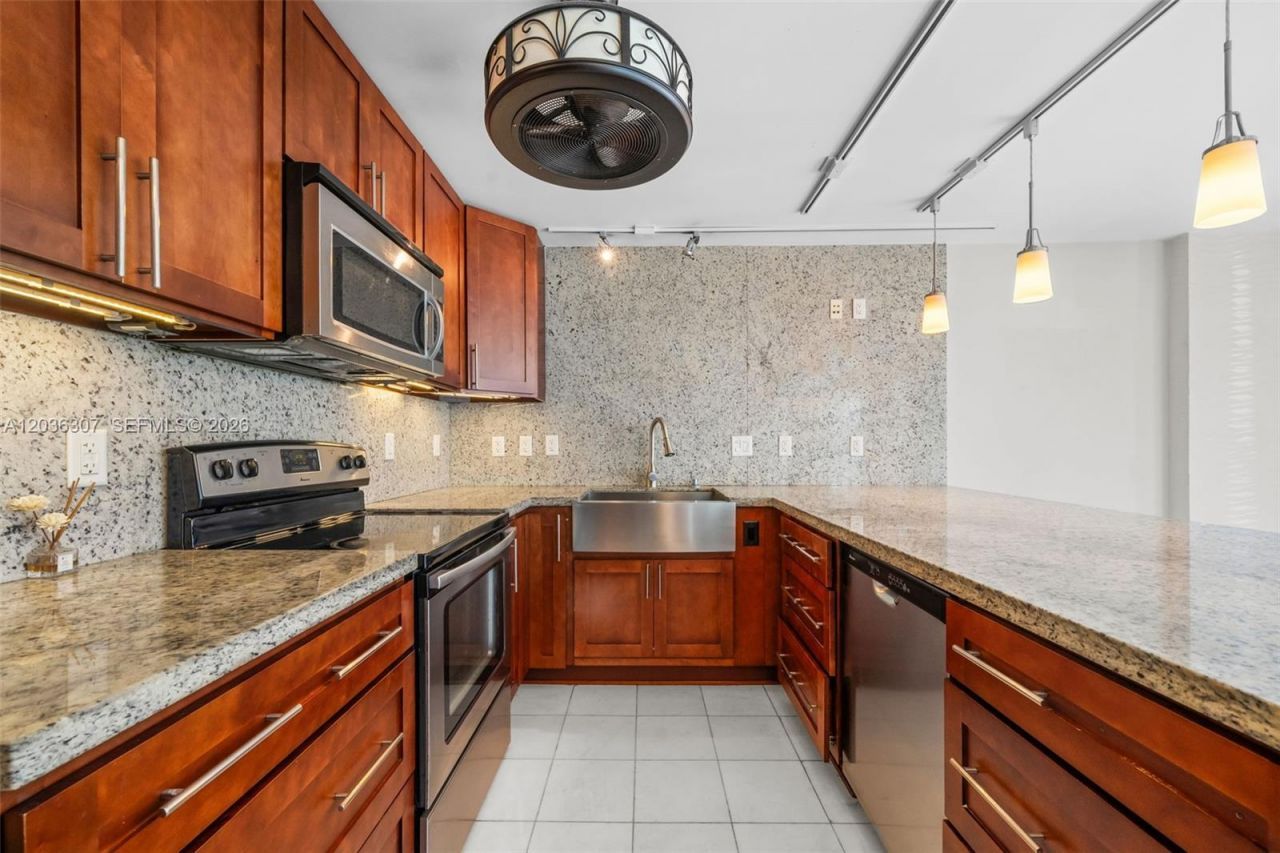 1228 West Ave, Unit 604, Miami Beach, FL 33139 Photo