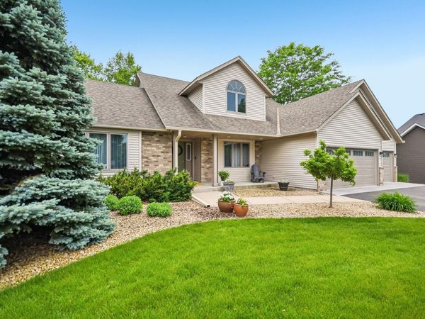 1066 Cripple Creek Pass, Lino Lakes, MN 55038