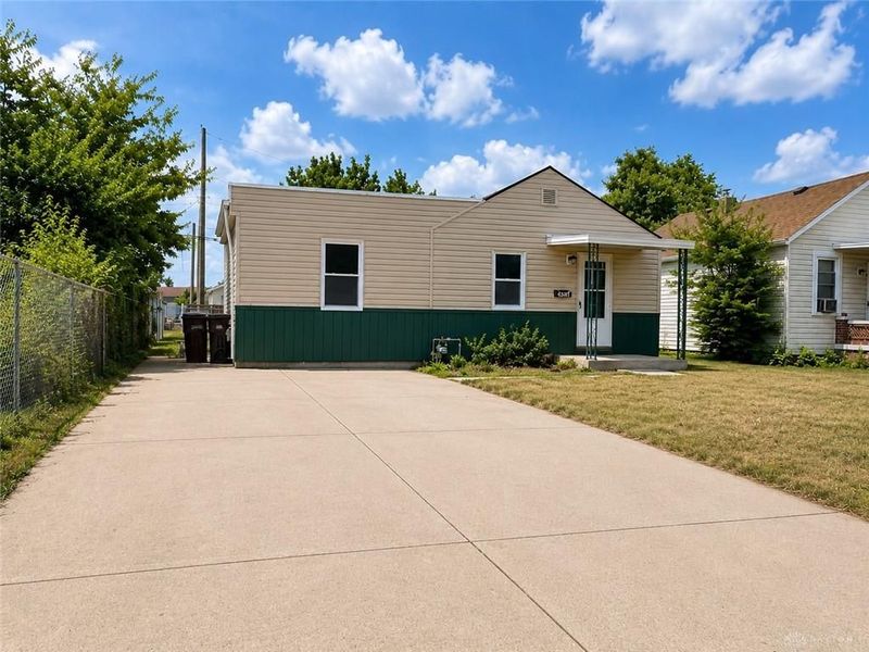 2509 Berwyck Avenue, Harrison Township, OH 45414 Photo 2