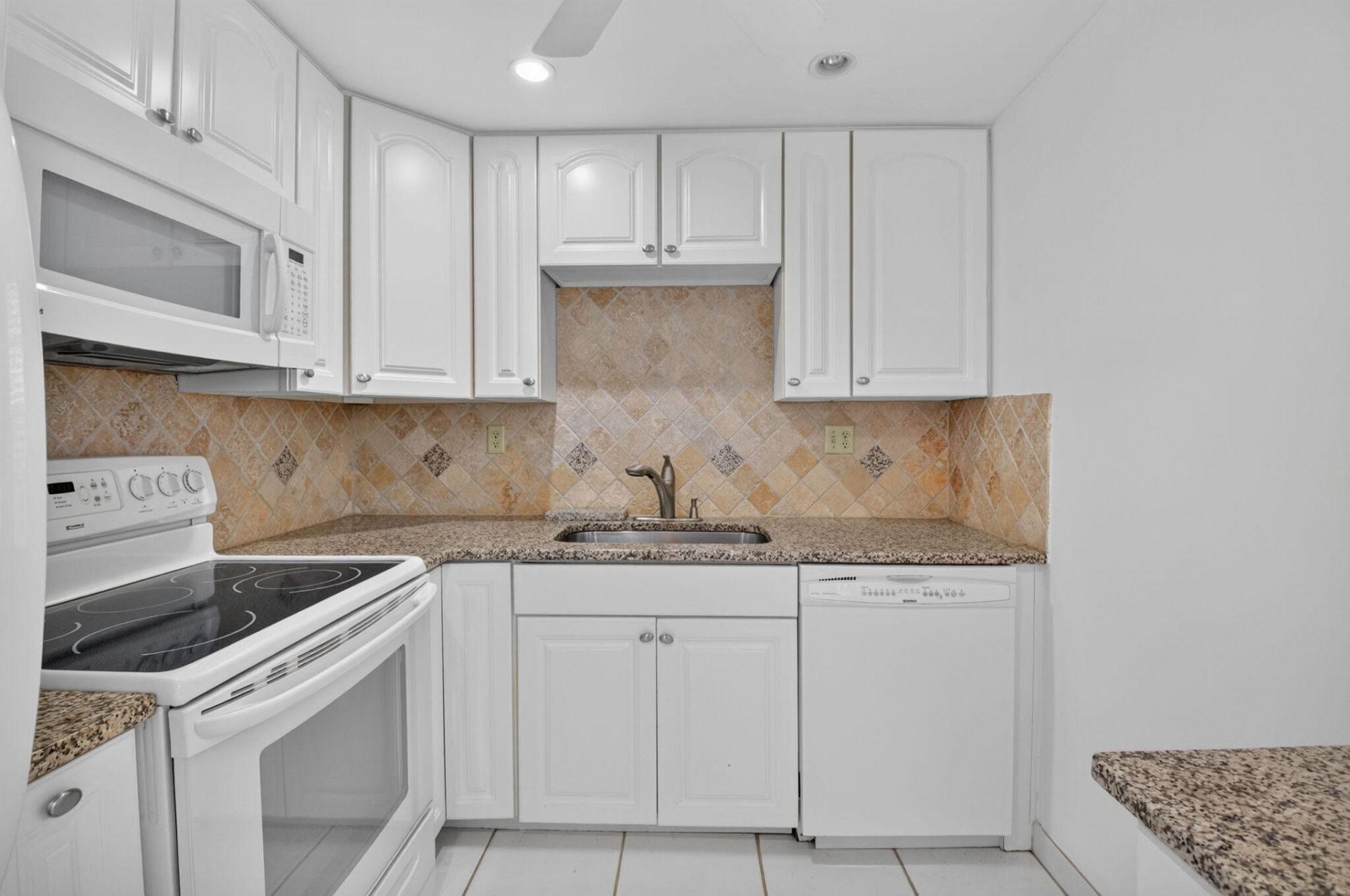 200 Normandy E, Unit 200, Delray Beach, FL 33484 Photo