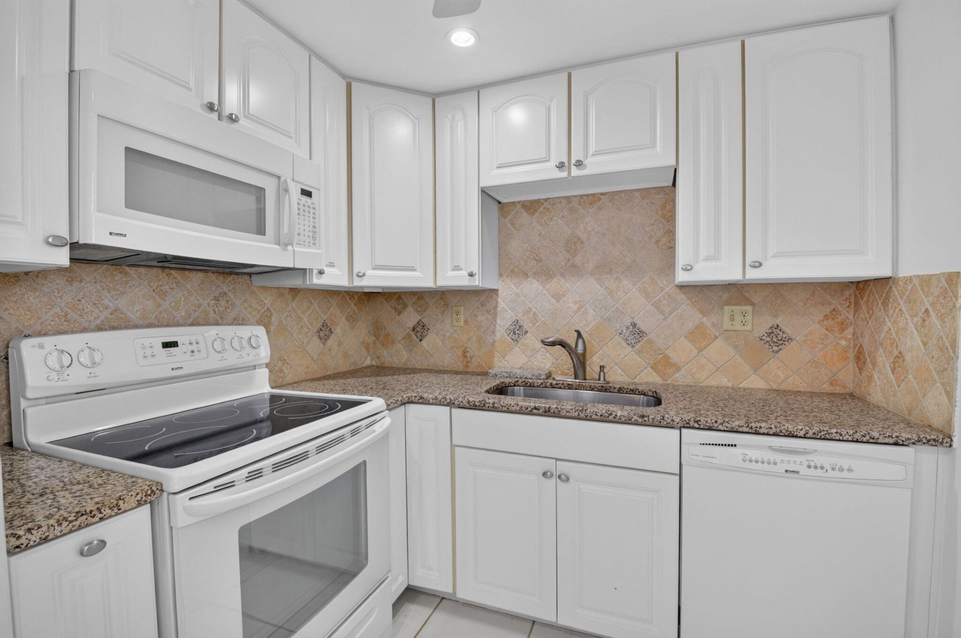 200 Normandy E, Unit 200, Delray Beach, FL 33484 Photo