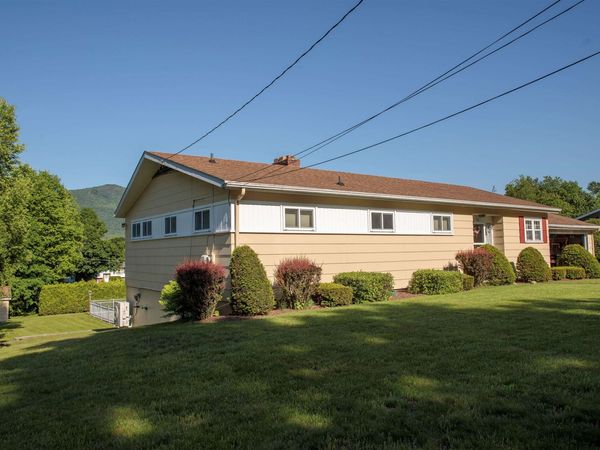 14 Mountain View Lane, Rutland City, VT 05701