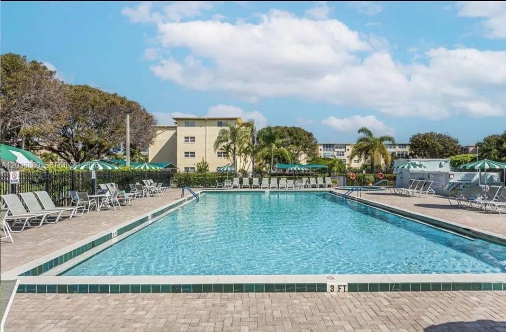 2615 NE 3rd Ct, Unit 4030, Boynton Beach, FL 33435 Photo