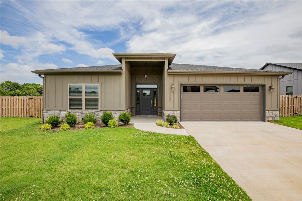2659 N Justin Drive, Fayetteville, AR 72704 Main Photo