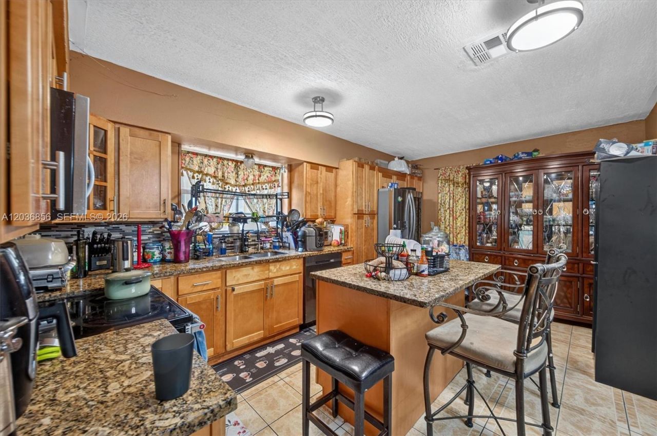 761 NE 139th St , North Miami, FL 33161 Photo