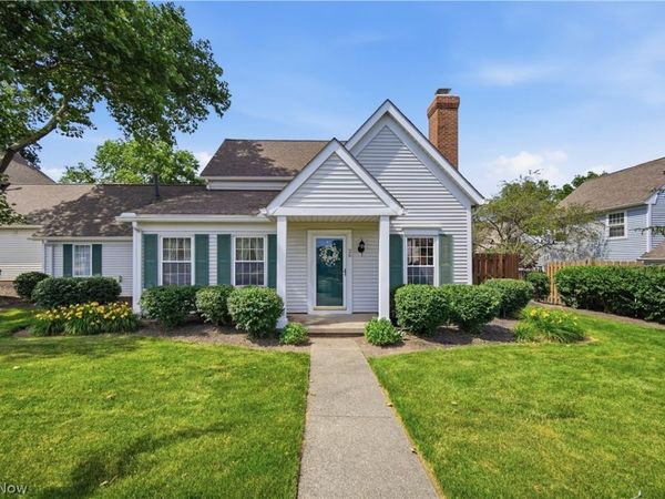 26 Hudson Common Drive, Hudson, OH 44236