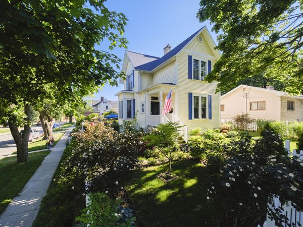 377 4th Street, Manistee, MI 49660