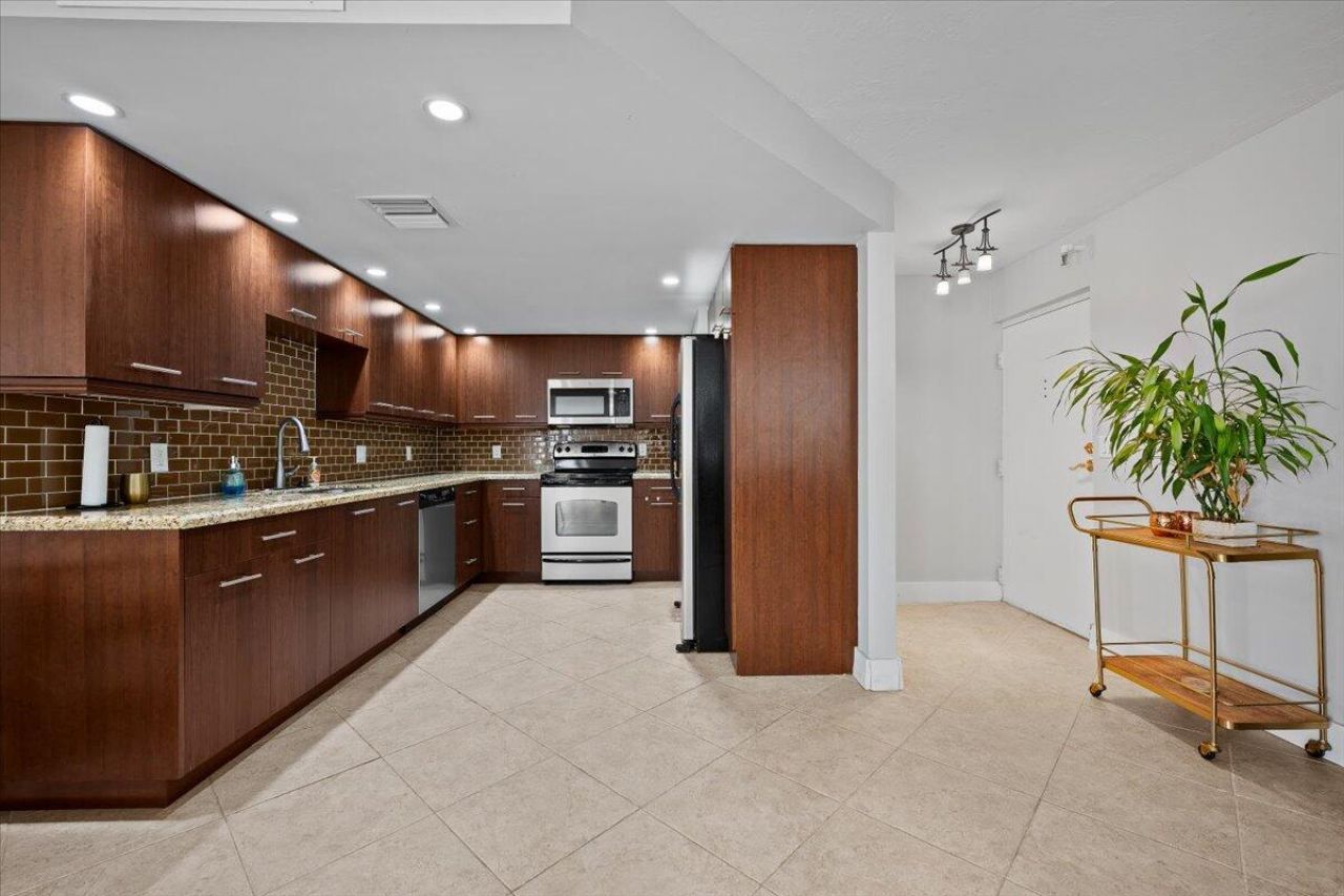 2800 N Ocean Drive, Riviera Beach, FL 33404 Photo