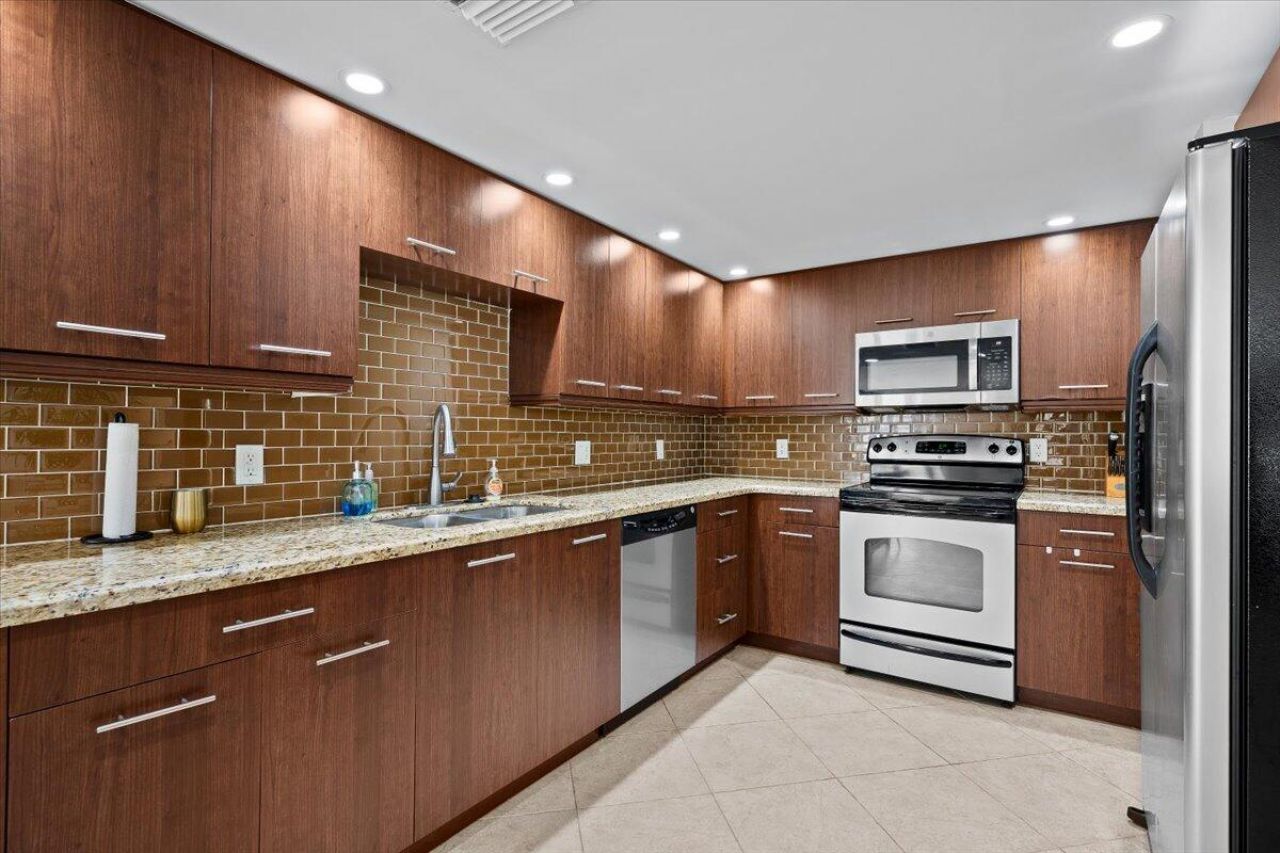 2800 N Ocean Drive, Riviera Beach, FL 33404 Photo