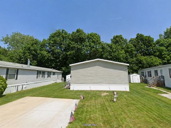 4229 Hillary Creek , Burton, MI 48519