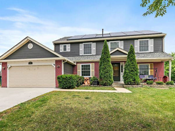 25 Magnolia Drive , Streamwood, IL 60107