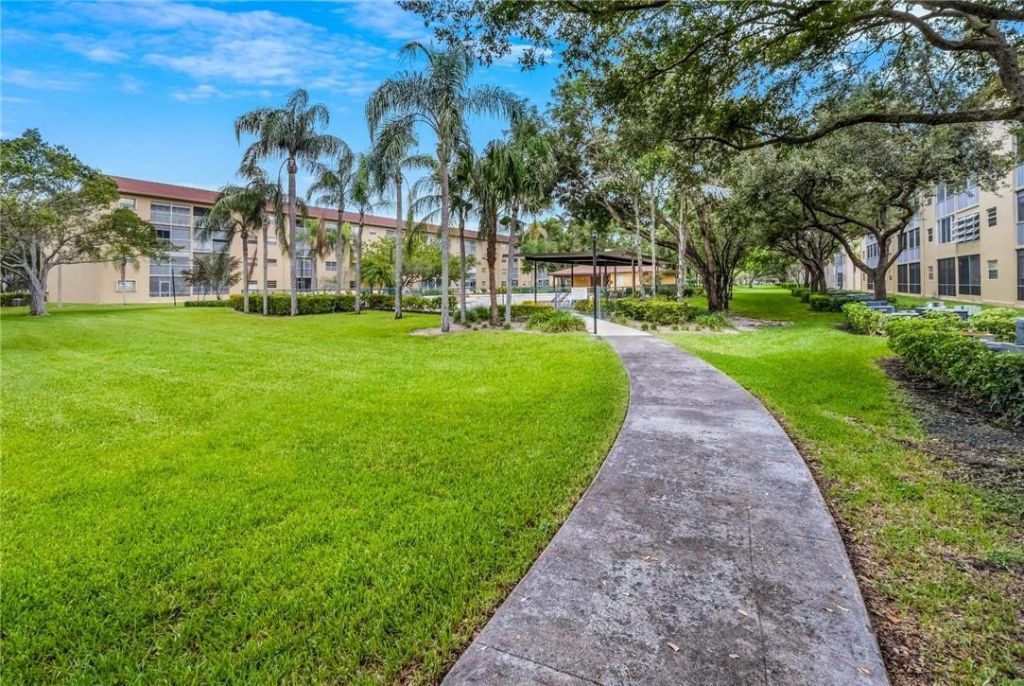 1400 SW 124th Terrace, Unit 105q, Pembroke Pines, FL 33027 Photo