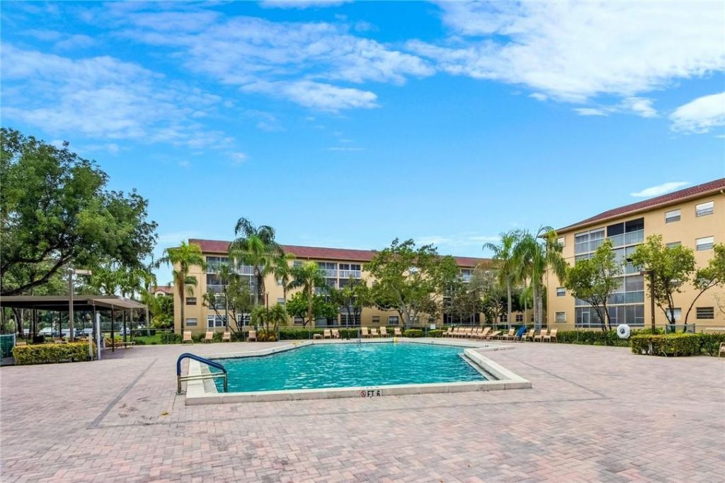 1400 SW 124th Terrace, Unit 105q, Pembroke Pines, FL 33027 Photo