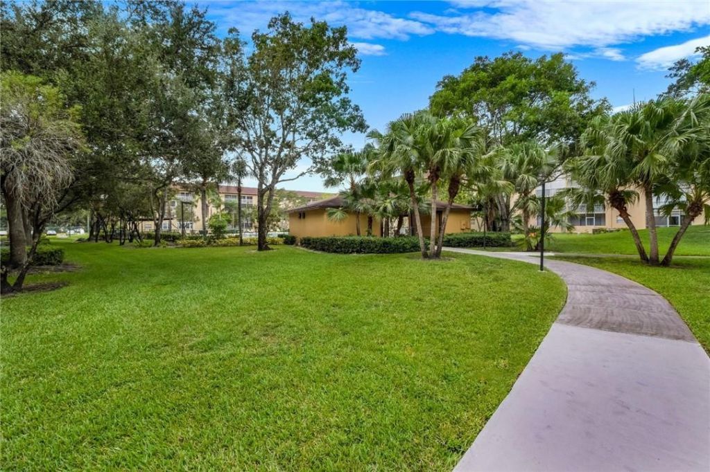 1400 SW 124th Terrace, Unit 105q, Pembroke Pines, FL 33027 Photo