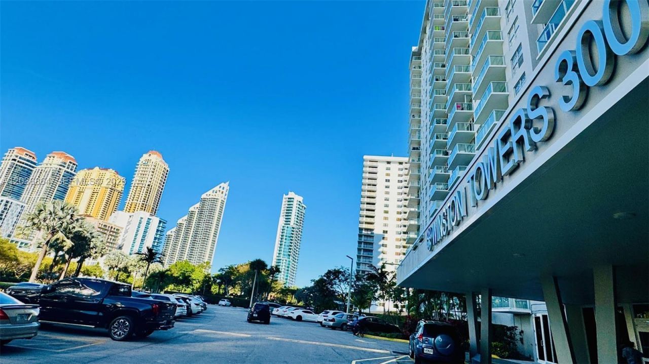 230 174th St, Unit 1612, Sunny Isles Beach, FL 33160 Photo