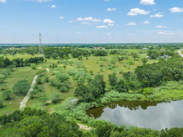 401 FM 672 , Dale, TX 78616