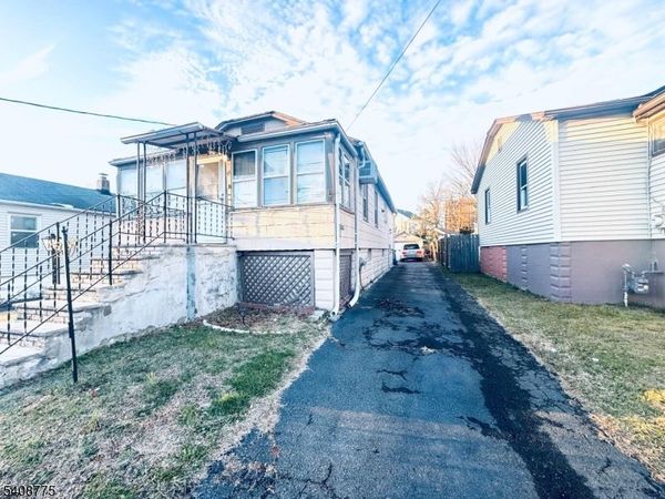 28 Silzer Ave, Woodbridge, NJ 08830