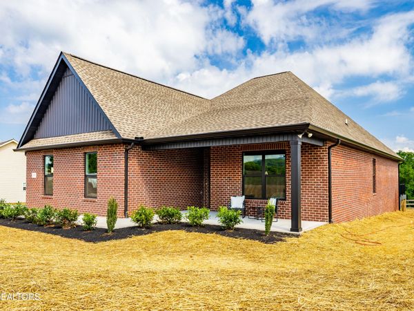 2038 Griffitts Mill Circle, Maryville, TN 37803