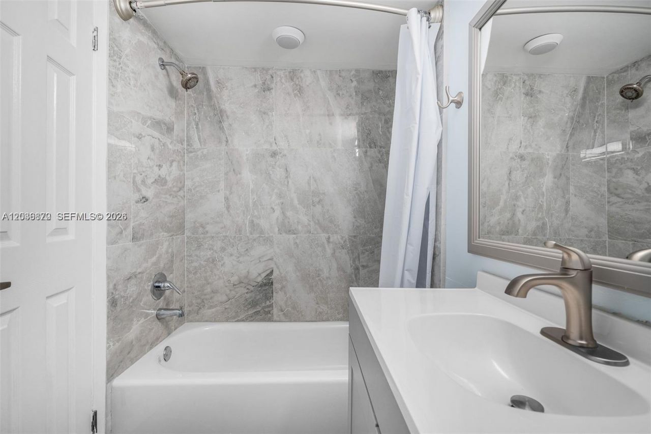 2780 NE 183rd St , Unit 2009, Aventura, FL 33160 Photo