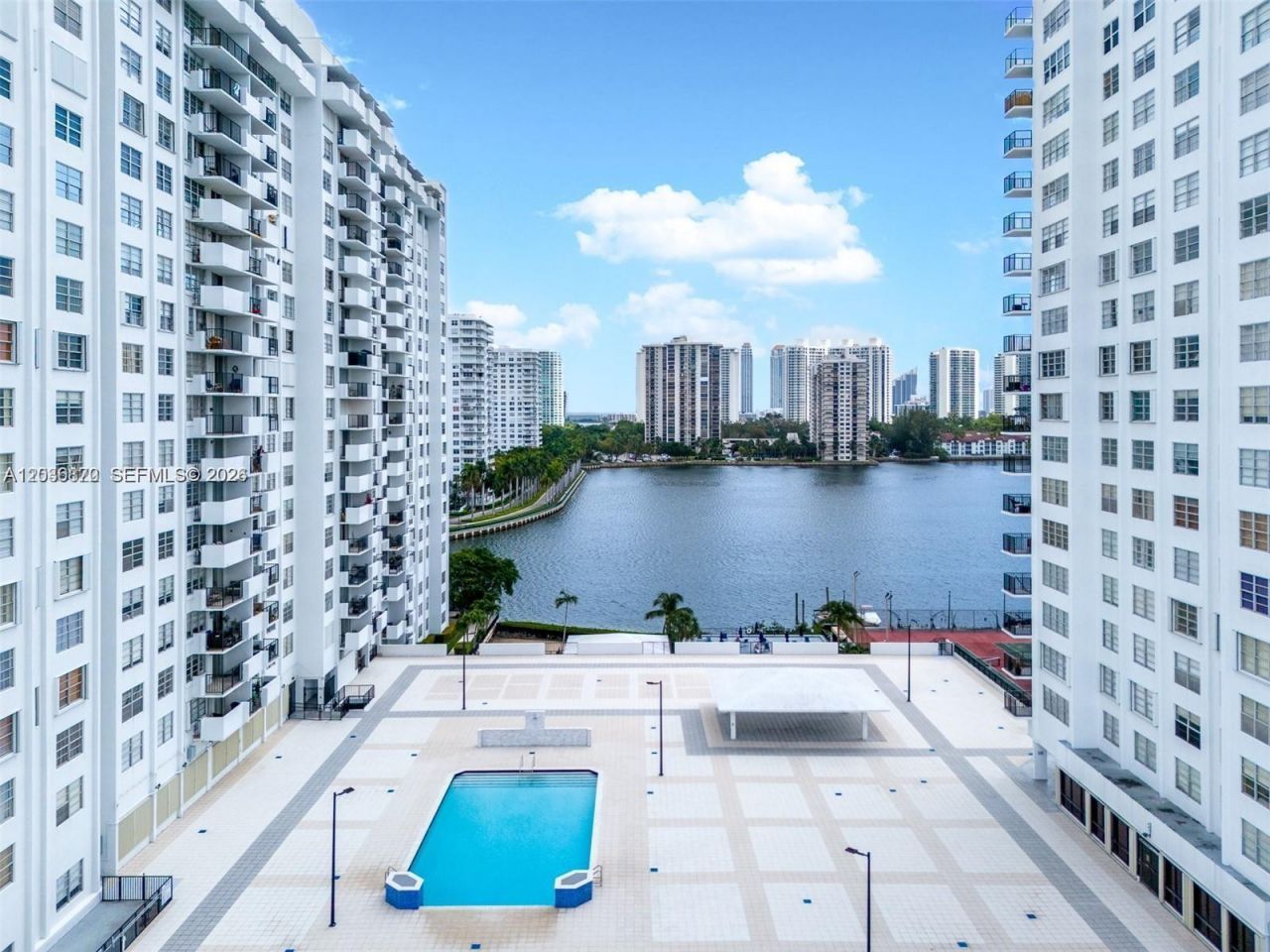 2780 NE 183rd St , Unit 2009, Aventura, FL 33160 Photo
