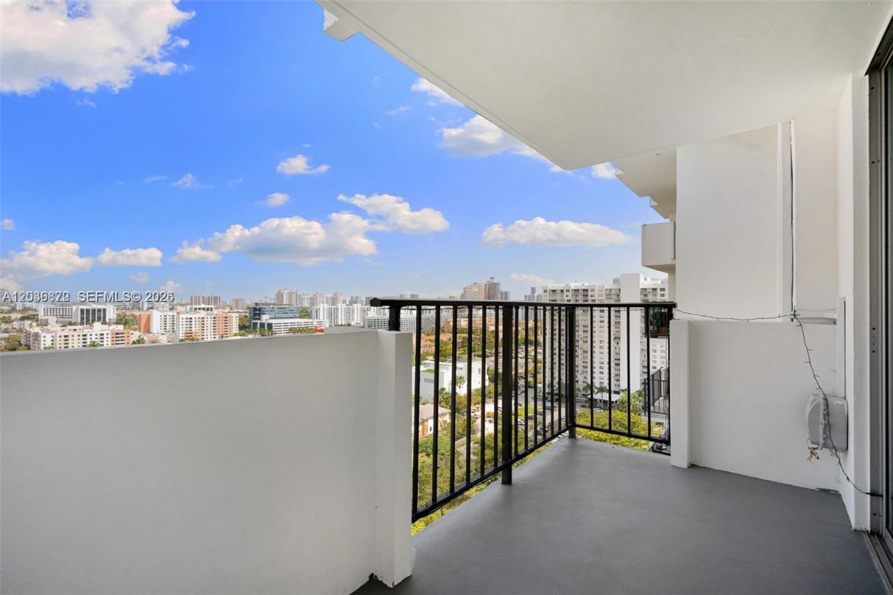 2780 NE 183rd St , Unit 2009, Aventura, FL 33160 Photo