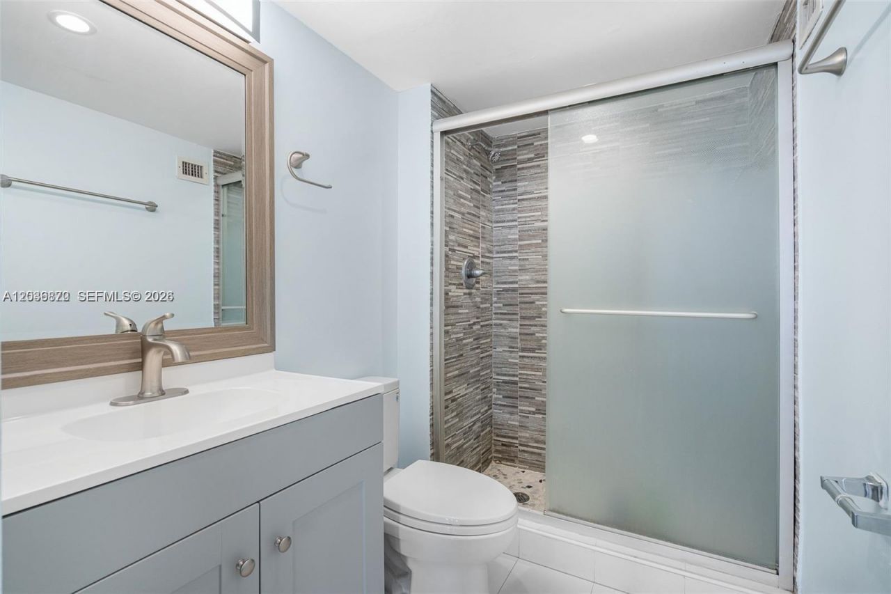 2780 NE 183rd St , Unit 2009, Aventura, FL 33160 Photo