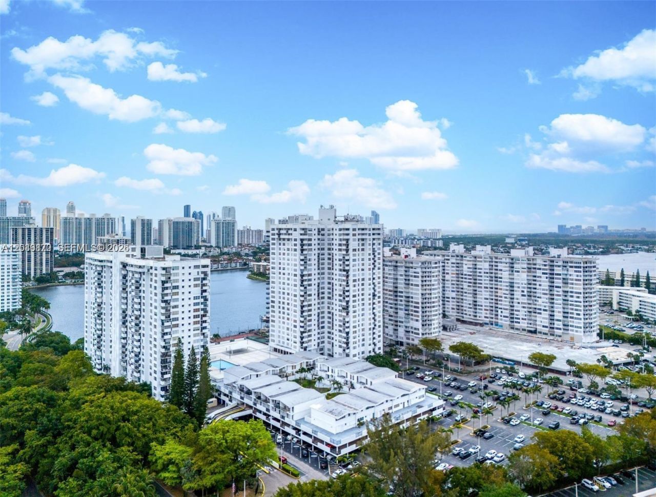 2780 NE 183rd St , Unit 2009, Aventura, FL 33160 Photo