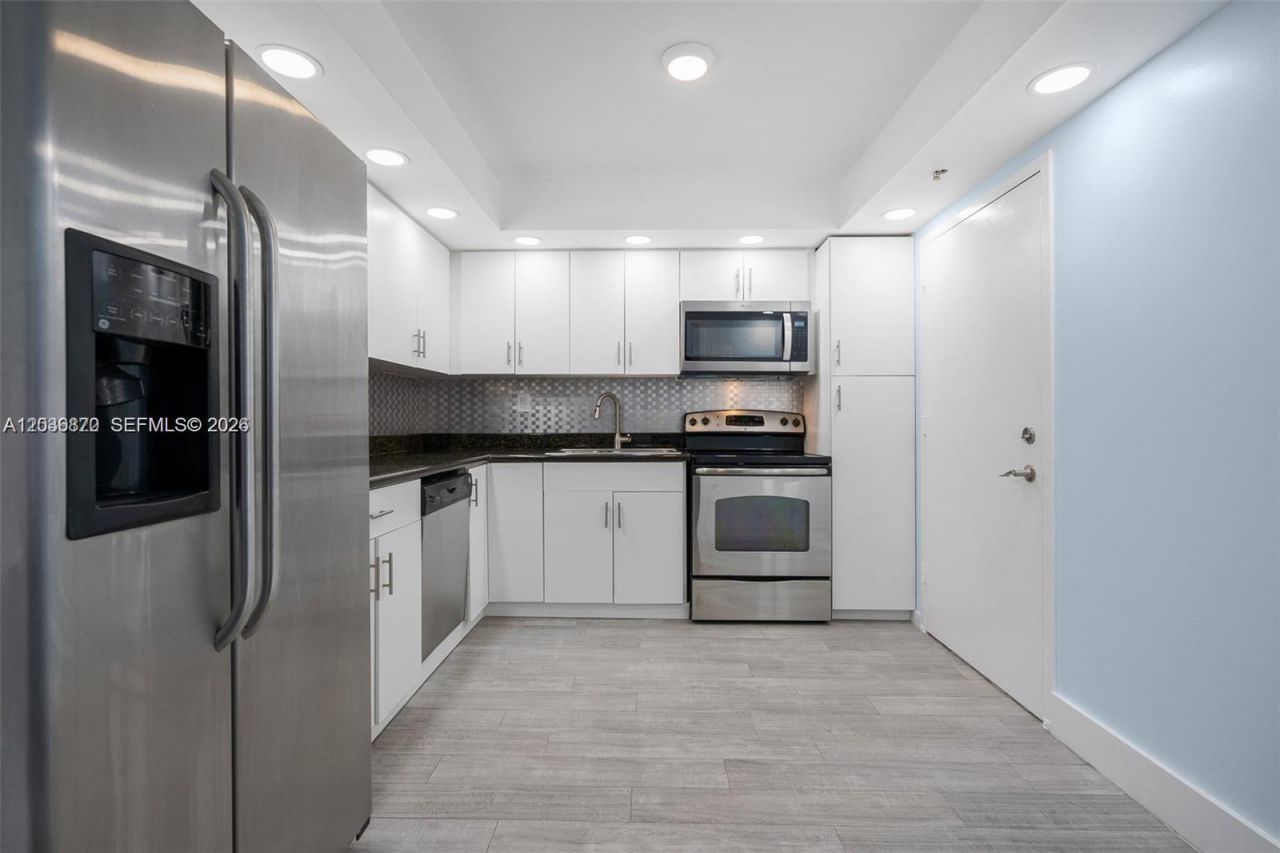 2780 NE 183rd St , Unit 2009, Aventura, FL 33160 Photo
