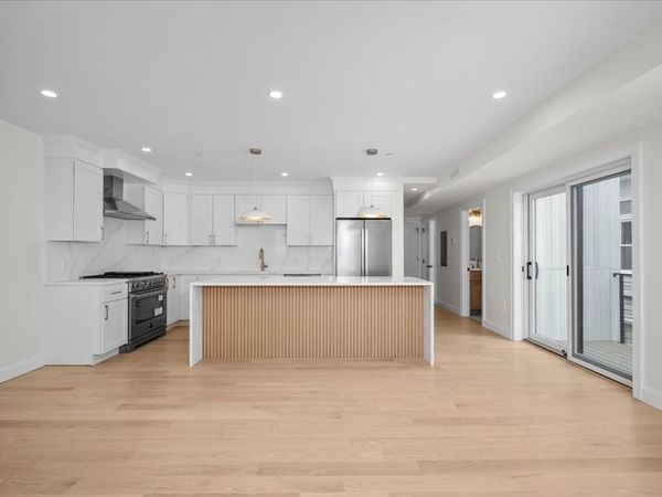 595 Broadway, Unit 302, Somerville, MA 02145