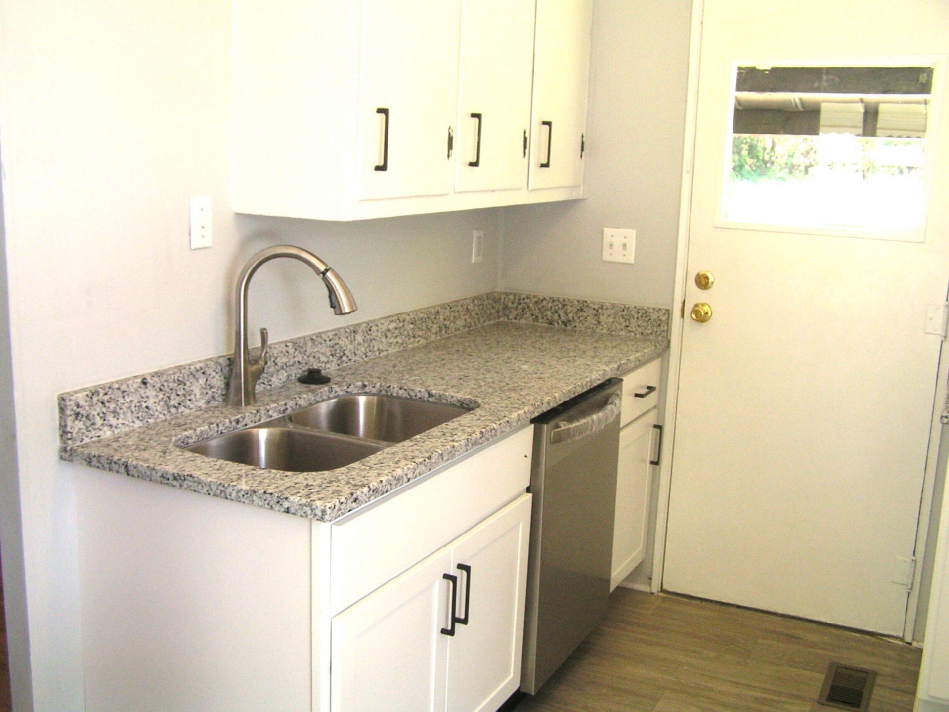 1530 Central Street Photo 6
