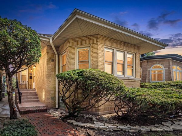 2539 W Morse Avenue , Chicago, IL 60645
