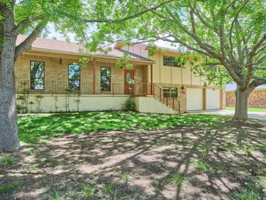 1702 Susan Drive, Kerrville, TX 78028