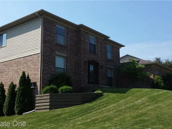 475 Dorchester Way, Milford Vlg, MI 48381