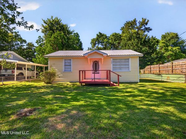 427 Wainwright Street, Waveland, MS 39576
