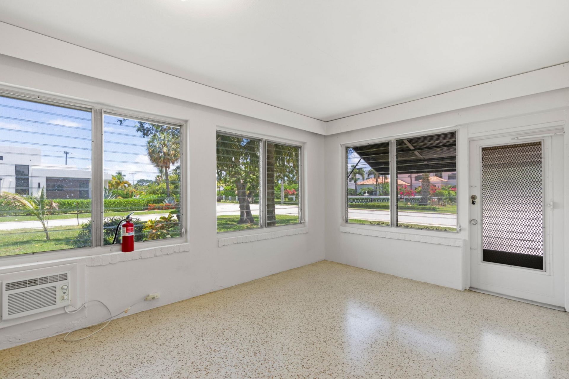 1725 N Lakeside Drive, Lake Worth Beach, FL 33460 Photo