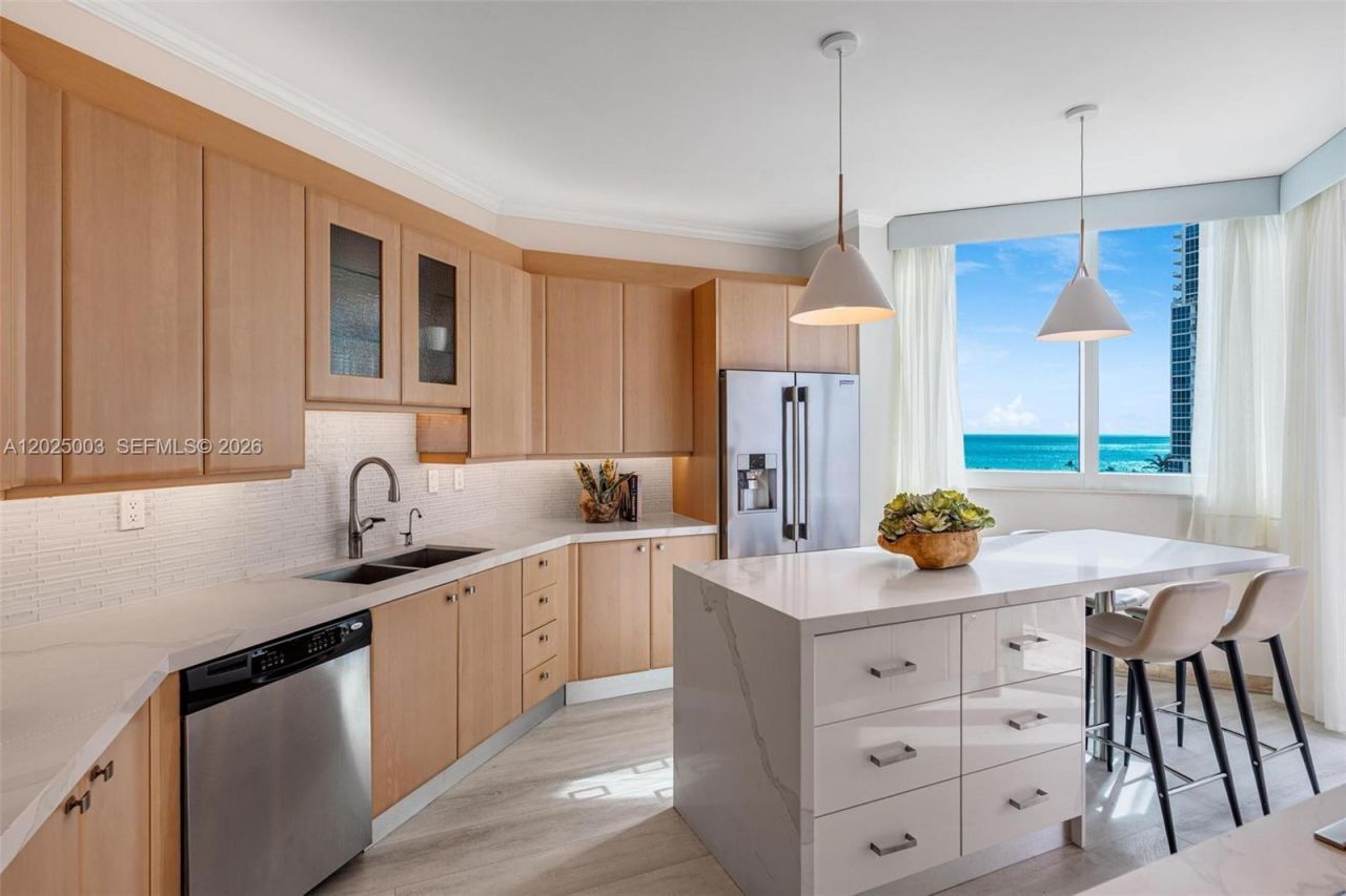 300 S Pointe Dr, Unit 1001, Miami Beach, FL 33139 Photo