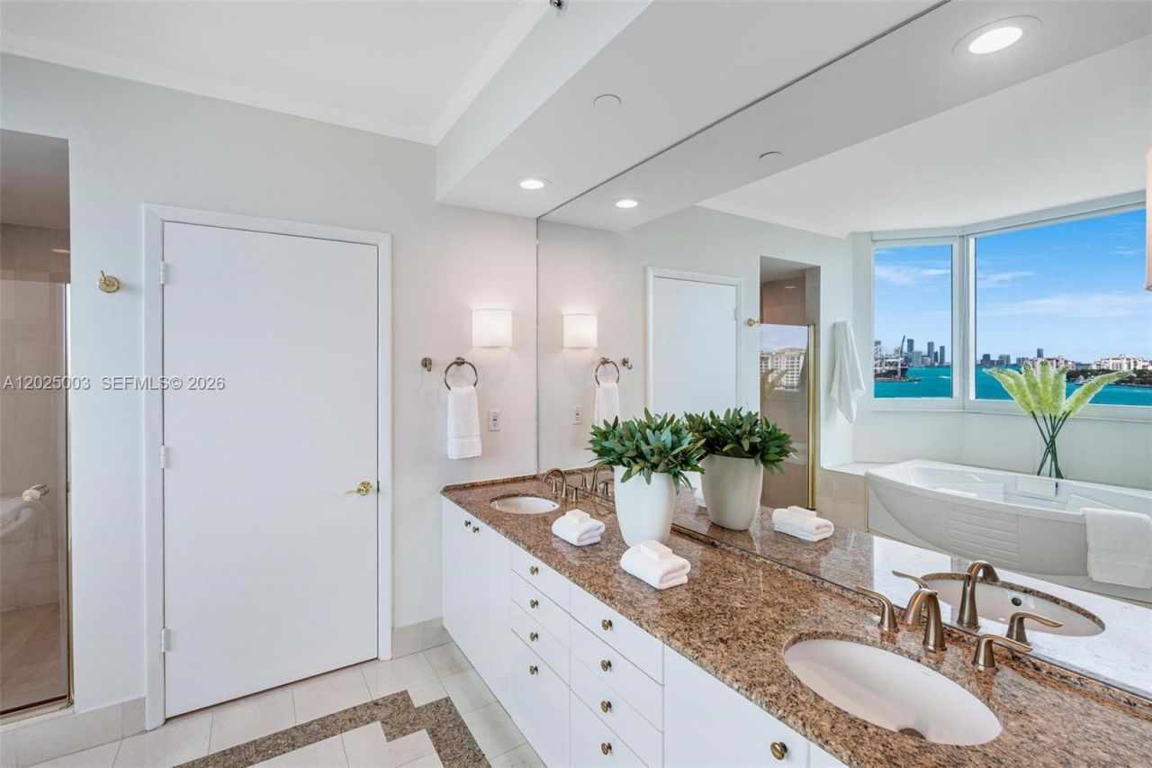 300 S Pointe Dr, Unit 1001, Miami Beach, FL 33139 Photo